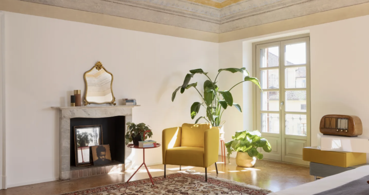 Un pequeño departamento aumenta su espacio con soluciones creativas